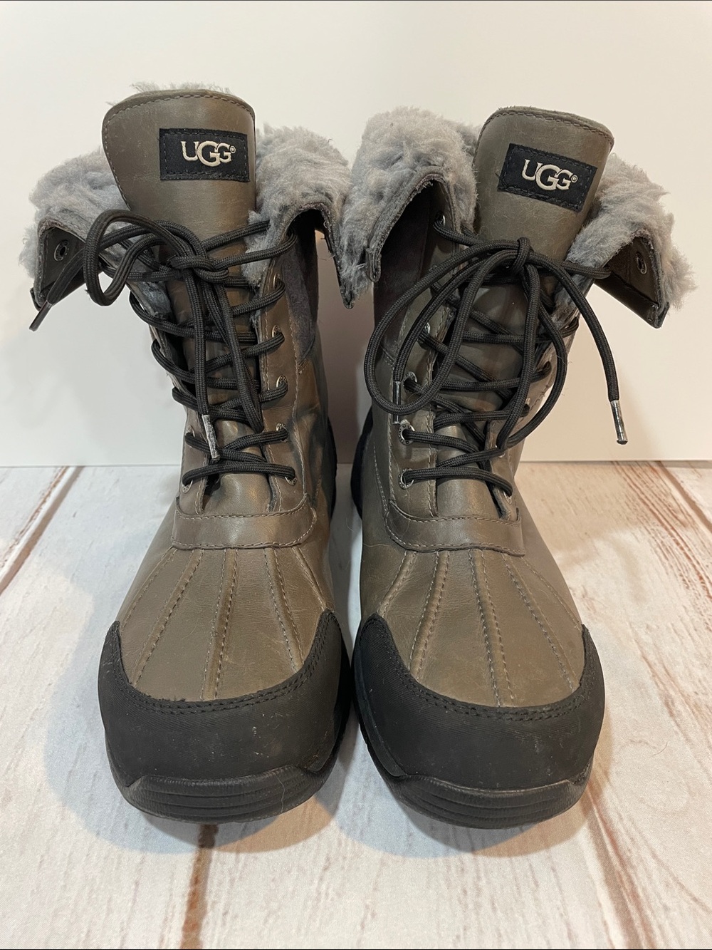 UGG Butte Boots Mens 11.5 Olive Gray Lace-Up Fold Over Shearling Vibram Sole